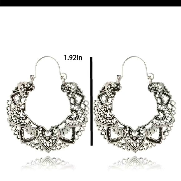 Jewelry - 🌹 Boho flower carved hoop earrings